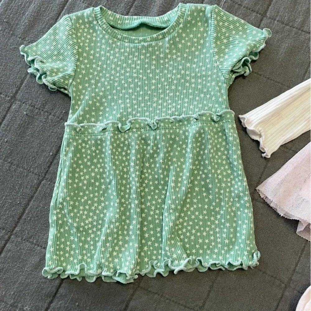 Set of dresses 1 is NB 1 is 3months EUC​​​​​​​ - Picture 3 of 6
